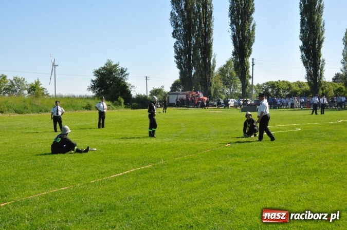 Zdjęcie w galerii na portalu naszraciborz.pl: Strażacy z Borucina mistrzami gminy Krzanowice w zawodach sportowo-pożarniczych. Trzy puchary dla Pietraszyna  wiadomości z regionu