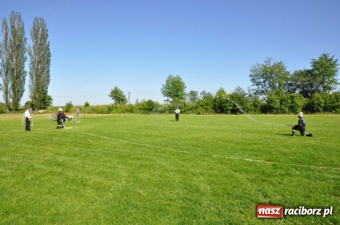 Zdjęcie w galerii na portalu naszraciborz.pl: Strażacy z Borucina mistrzami gminy Krzanowice w zawodach sportowo-pożarniczych. Trzy puchary dla Pietraszyna  wiadomości z regionu