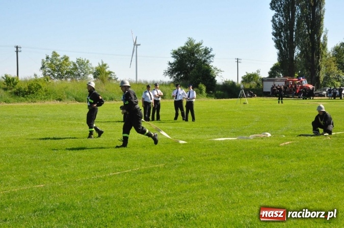 Zdjęcie w galerii na portalu naszraciborz.pl: Strażacy z Borucina mistrzami gminy Krzanowice w zawodach sportowo-pożarniczych. Trzy puchary dla Pietraszyna  wiadomości z regionu