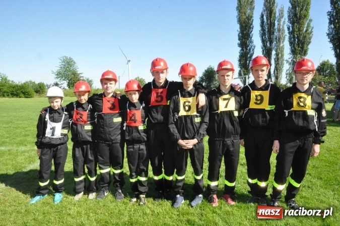 Zdjęcie w galerii na portalu naszraciborz.pl: Strażacy z Borucina mistrzami gminy Krzanowice w zawodach sportowo-pożarniczych. Trzy puchary dla Pietraszyna  wiadomości z regionu
