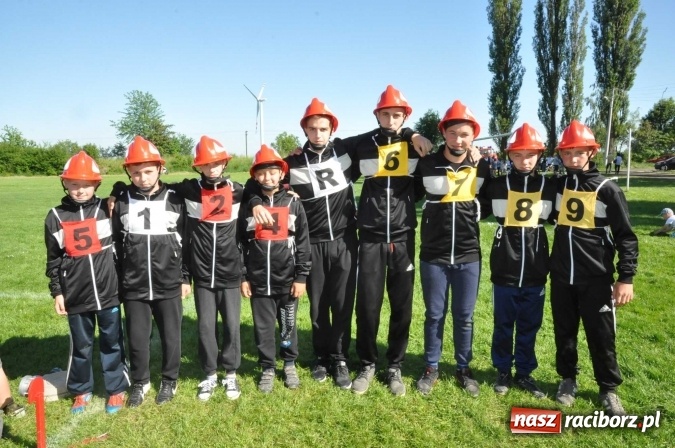 Zdjęcie w galerii na portalu naszraciborz.pl: Strażacy z Borucina mistrzami gminy Krzanowice w zawodach sportowo-pożarniczych. Trzy puchary dla Pietraszyna  wiadomości z regionu