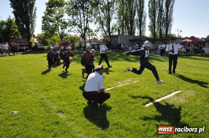 Zdjęcie w galerii na portalu naszraciborz.pl: Strażacy z Borucina mistrzami gminy Krzanowice w zawodach sportowo-pożarniczych. Trzy puchary dla Pietraszyna  wiadomości z regionu