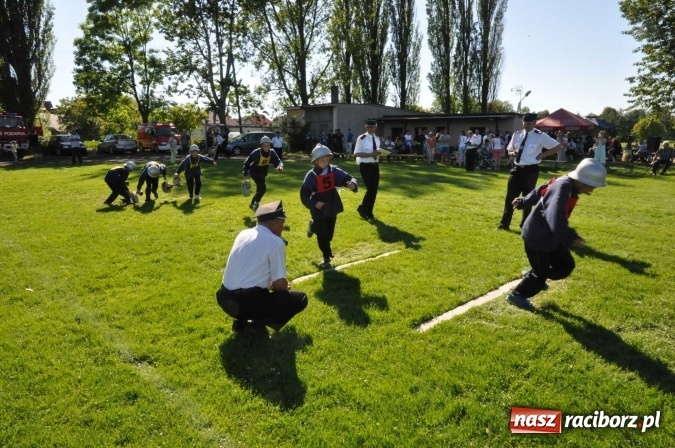 Zdjęcie w galerii na portalu naszraciborz.pl: Strażacy z Borucina mistrzami gminy Krzanowice w zawodach sportowo-pożarniczych. Trzy puchary dla Pietraszyna  wiadomości z regionu