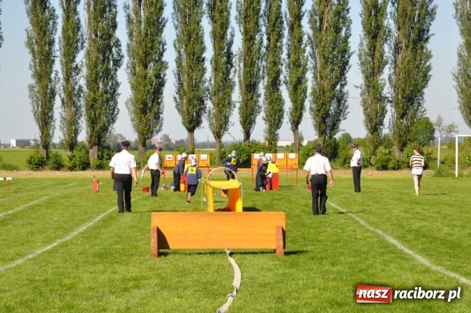 Zdjęcie w galerii na portalu naszraciborz.pl: Strażacy z Borucina mistrzami gminy Krzanowice w zawodach sportowo-pożarniczych. Trzy puchary dla Pietraszyna  wiadomości z regionu