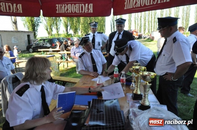 Zdjęcie w galerii na portalu naszraciborz.pl: Strażacy z Borucina mistrzami gminy Krzanowice w zawodach sportowo-pożarniczych. Trzy puchary dla Pietraszyna  wiadomości z regionu