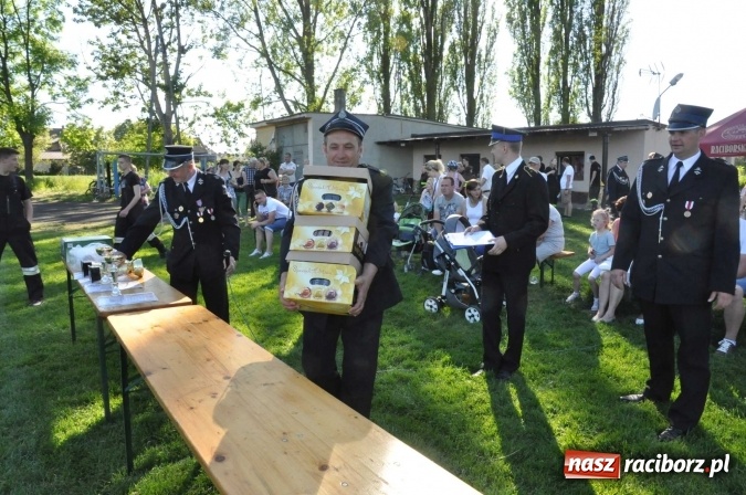 Zdjęcie w galerii na portalu naszraciborz.pl: Strażacy z Borucina mistrzami gminy Krzanowice w zawodach sportowo-pożarniczych. Trzy puchary dla Pietraszyna  wiadomości z regionu