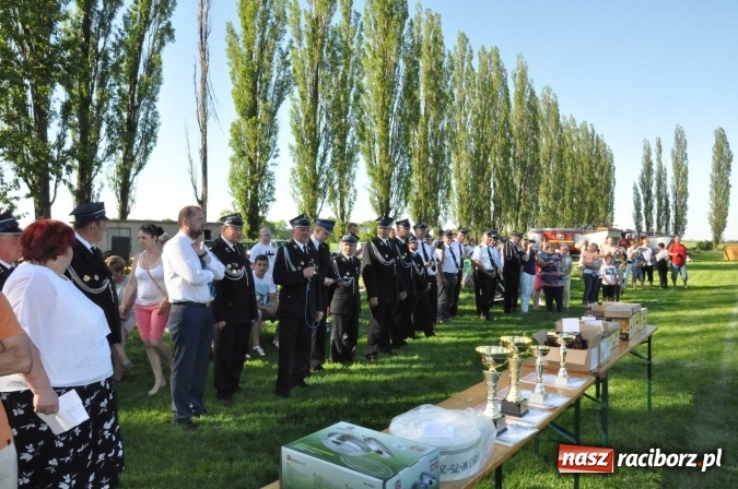 Zdjęcie w galerii na portalu naszraciborz.pl: Strażacy z Borucina mistrzami gminy Krzanowice w zawodach sportowo-pożarniczych. Trzy puchary dla Pietraszyna  wiadomości z regionu
