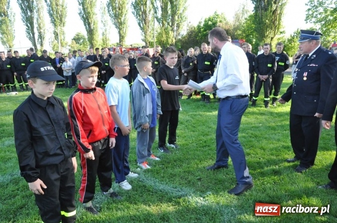 Zdjęcie w galerii na portalu naszraciborz.pl: Strażacy z Borucina mistrzami gminy Krzanowice w zawodach sportowo-pożarniczych. Trzy puchary dla Pietraszyna  wiadomości z regionu