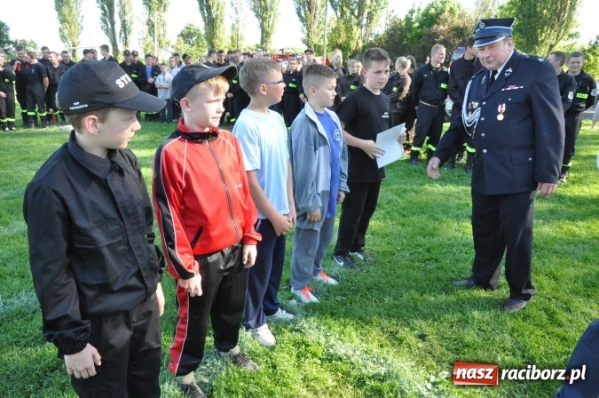 Zdjęcie w galerii na portalu naszraciborz.pl: Strażacy z Borucina mistrzami gminy Krzanowice w zawodach sportowo-pożarniczych. Trzy puchary dla Pietraszyna  wiadomości z regionu