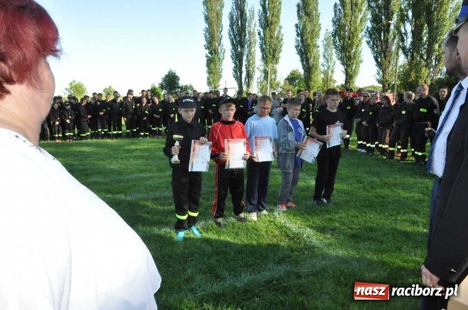 Zdjęcie w galerii na portalu naszraciborz.pl: Strażacy z Borucina mistrzami gminy Krzanowice w zawodach sportowo-pożarniczych. Trzy puchary dla Pietraszyna  wiadomości z regionu