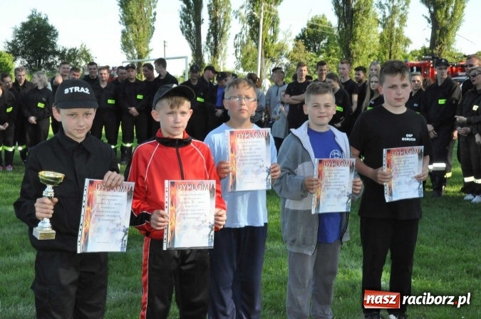 Zdjęcie w galerii na portalu naszraciborz.pl: Strażacy z Borucina mistrzami gminy Krzanowice w zawodach sportowo-pożarniczych. Trzy puchary dla Pietraszyna  wiadomości z regionu