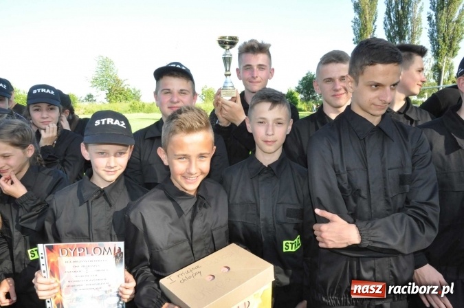 Zdjęcie w galerii na portalu naszraciborz.pl: Strażacy z Borucina mistrzami gminy Krzanowice w zawodach sportowo-pożarniczych. Trzy puchary dla Pietraszyna  wiadomości z regionu