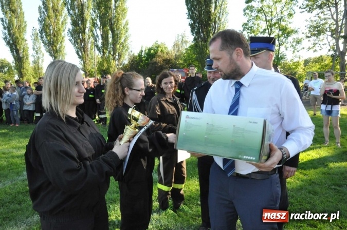 Zdjęcie w galerii na portalu naszraciborz.pl: Strażacy z Borucina mistrzami gminy Krzanowice w zawodach sportowo-pożarniczych. Trzy puchary dla Pietraszyna  wiadomości z regionu