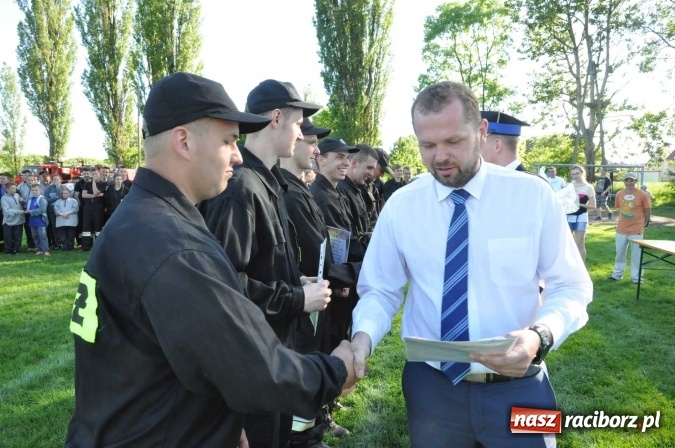 Zdjęcie w galerii na portalu naszraciborz.pl: Strażacy z Borucina mistrzami gminy Krzanowice w zawodach sportowo-pożarniczych. Trzy puchary dla Pietraszyna  wiadomości z regionu