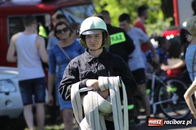 Zdjęcie w galerii na portalu naszraciborz.pl: Strażacy z Borucina mistrzami gminy Krzanowice w zawodach sportowo-pożarniczych. Trzy puchary dla Pietraszyna  wiadomości z regionu