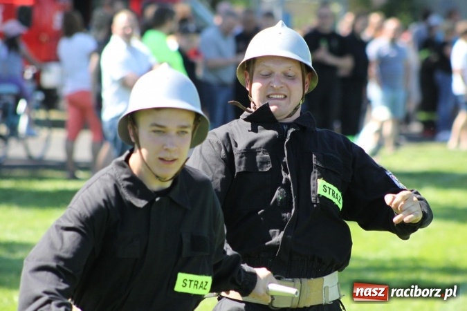 Zdjęcie w galerii na portalu naszraciborz.pl: Strażacy z Borucina mistrzami gminy Krzanowice w zawodach sportowo-pożarniczych. Trzy puchary dla Pietraszyna  wiadomości z regionu