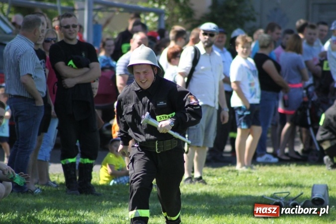 Zdjęcie w galerii na portalu naszraciborz.pl: Strażacy z Borucina mistrzami gminy Krzanowice w zawodach sportowo-pożarniczych. Trzy puchary dla Pietraszyna  wiadomości z regionu