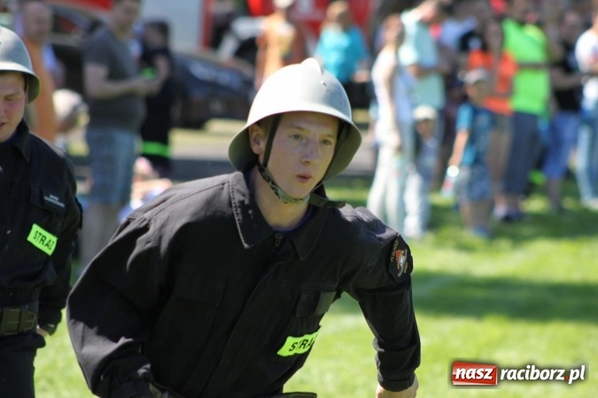 Zdjęcie w galerii na portalu naszraciborz.pl: Strażacy z Borucina mistrzami gminy Krzanowice w zawodach sportowo-pożarniczych. Trzy puchary dla Pietraszyna  wiadomości z regionu