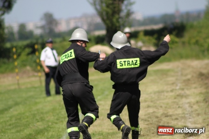 Zdjęcie w galerii na portalu naszraciborz.pl: Strażacy z Borucina mistrzami gminy Krzanowice w zawodach sportowo-pożarniczych. Trzy puchary dla Pietraszyna  wiadomości z regionu