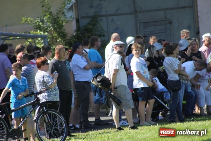 Zdjęcie w galerii na portalu naszraciborz.pl: Strażacy z Borucina mistrzami gminy Krzanowice w zawodach sportowo-pożarniczych. Trzy puchary dla Pietraszyna  wiadomości z regionu