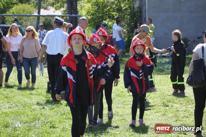 Zdjęcie w galerii na portalu naszraciborz.pl: Strażacy z Borucina mistrzami gminy Krzanowice w zawodach sportowo-pożarniczych. Trzy puchary dla Pietraszyna  wiadomości z regionu