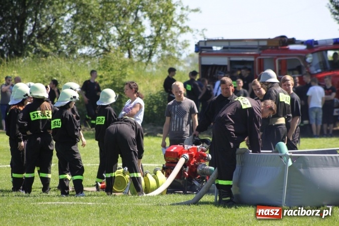 Zdjęcie w galerii na portalu naszraciborz.pl: Strażacy z Borucina mistrzami gminy Krzanowice w zawodach sportowo-pożarniczych. Trzy puchary dla Pietraszyna  wiadomości z regionu