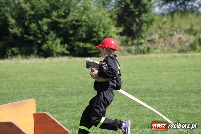 Zdjęcie w galerii na portalu naszraciborz.pl: Strażacy z Borucina mistrzami gminy Krzanowice w zawodach sportowo-pożarniczych. Trzy puchary dla Pietraszyna  wiadomości z regionu