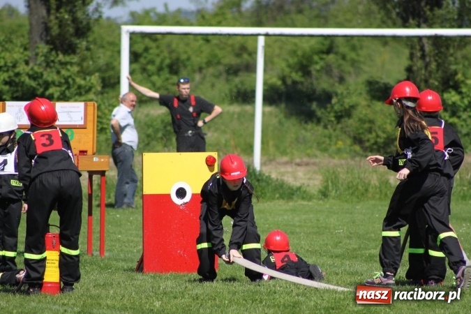 Zdjęcie w galerii na portalu naszraciborz.pl: Strażacy z Borucina mistrzami gminy Krzanowice w zawodach sportowo-pożarniczych. Trzy puchary dla Pietraszyna  wiadomości z regionu