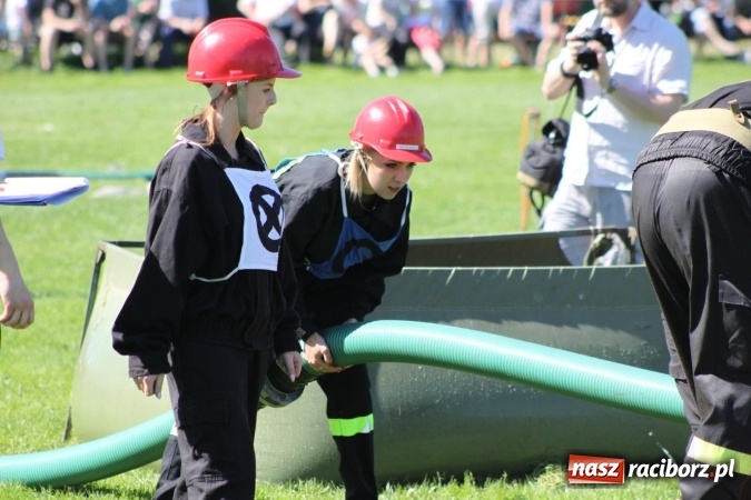 Zdjęcie w galerii na portalu naszraciborz.pl: Strażacy z Borucina mistrzami gminy Krzanowice w zawodach sportowo-pożarniczych. Trzy puchary dla Pietraszyna  wiadomości z regionu