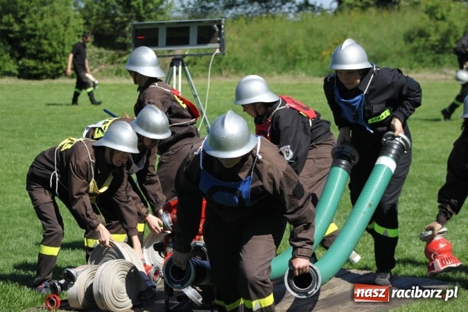 Zdjęcie w galerii na portalu naszraciborz.pl: Strażacy z Borucina mistrzami gminy Krzanowice w zawodach sportowo-pożarniczych. Trzy puchary dla Pietraszyna  wiadomości z regionu