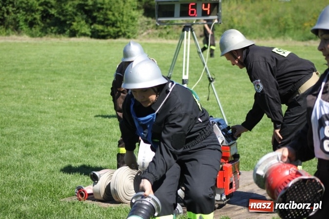 Zdjęcie w galerii na portalu naszraciborz.pl: Strażacy z Borucina mistrzami gminy Krzanowice w zawodach sportowo-pożarniczych. Trzy puchary dla Pietraszyna  wiadomości z regionu