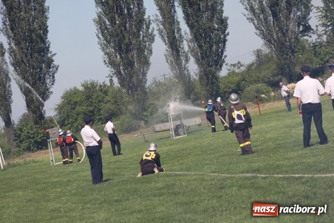 Zdjęcie w galerii na portalu naszraciborz.pl: Strażacy z Borucina mistrzami gminy Krzanowice w zawodach sportowo-pożarniczych. Trzy puchary dla Pietraszyna  wiadomości z regionu
