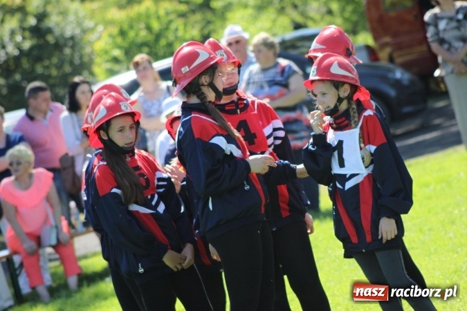 Zdjęcie w galerii na portalu naszraciborz.pl: Strażacy z Borucina mistrzami gminy Krzanowice w zawodach sportowo-pożarniczych. Trzy puchary dla Pietraszyna  wiadomości z regionu