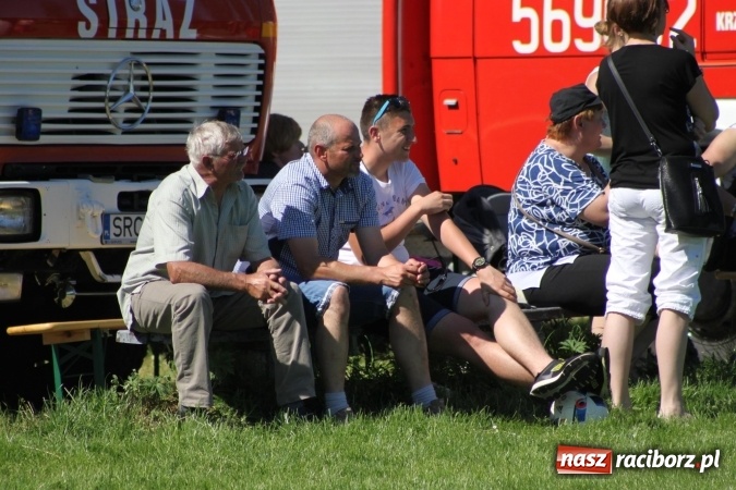 Zdjęcie w galerii na portalu naszraciborz.pl: Strażacy z Borucina mistrzami gminy Krzanowice w zawodach sportowo-pożarniczych. Trzy puchary dla Pietraszyna  wiadomości z regionu