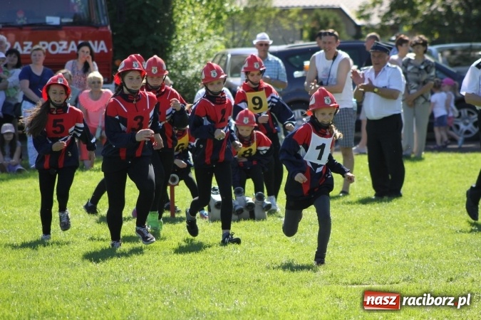 Zdjęcie w galerii na portalu naszraciborz.pl: Strażacy z Borucina mistrzami gminy Krzanowice w zawodach sportowo-pożarniczych. Trzy puchary dla Pietraszyna  wiadomości z regionu