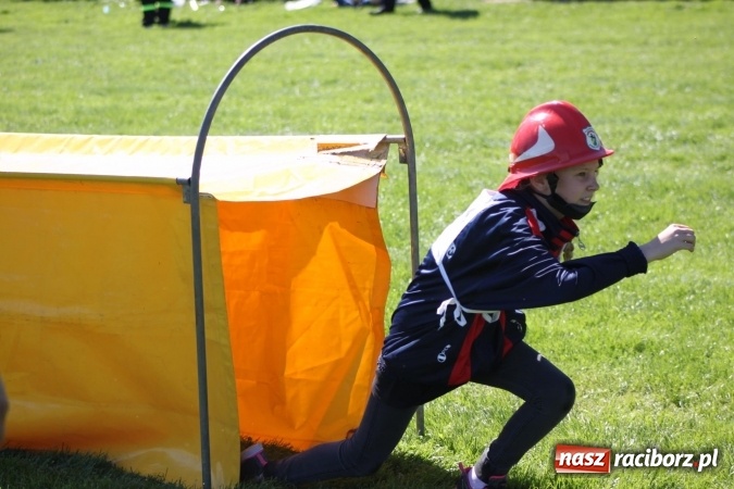 Zdjęcie w galerii na portalu naszraciborz.pl: Strażacy z Borucina mistrzami gminy Krzanowice w zawodach sportowo-pożarniczych. Trzy puchary dla Pietraszyna  wiadomości z regionu