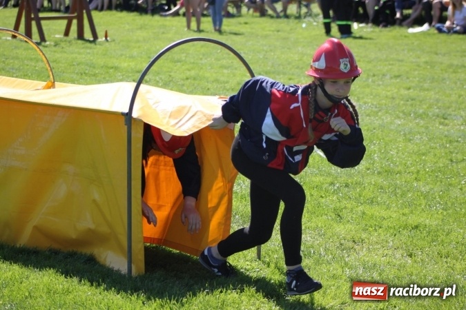 Zdjęcie w galerii na portalu naszraciborz.pl: Strażacy z Borucina mistrzami gminy Krzanowice w zawodach sportowo-pożarniczych. Trzy puchary dla Pietraszyna  wiadomości z regionu