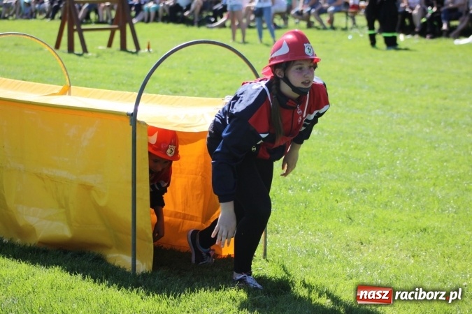 Zdjęcie w galerii na portalu naszraciborz.pl: Strażacy z Borucina mistrzami gminy Krzanowice w zawodach sportowo-pożarniczych. Trzy puchary dla Pietraszyna  wiadomości z regionu
