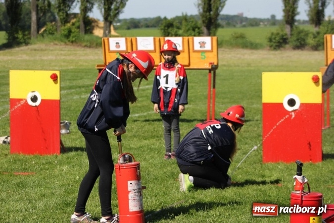 Zdjęcie w galerii na portalu naszraciborz.pl: Strażacy z Borucina mistrzami gminy Krzanowice w zawodach sportowo-pożarniczych. Trzy puchary dla Pietraszyna  wiadomości z regionu