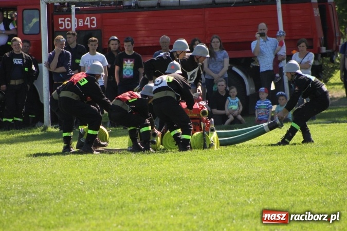 Zdjęcie w galerii na portalu naszraciborz.pl: Strażacy z Borucina mistrzami gminy Krzanowice w zawodach sportowo-pożarniczych. Trzy puchary dla Pietraszyna  wiadomości z regionu
