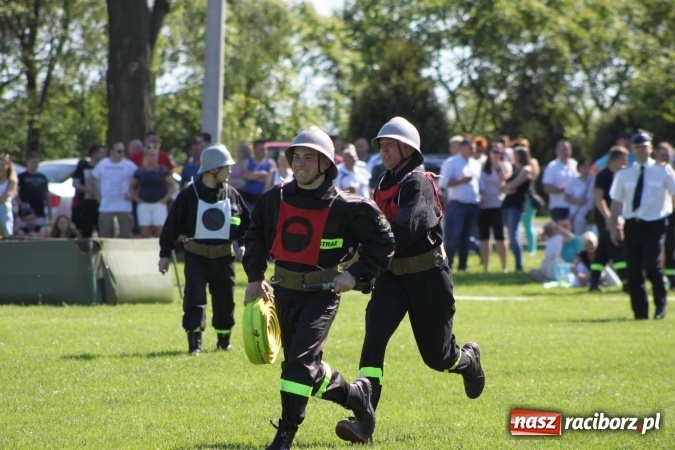 Zdjęcie w galerii na portalu naszraciborz.pl: Strażacy z Borucina mistrzami gminy Krzanowice w zawodach sportowo-pożarniczych. Trzy puchary dla Pietraszyna  wiadomości z regionu