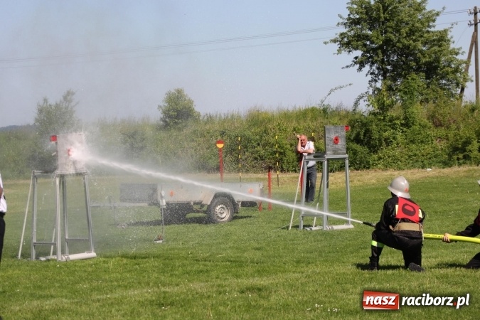 Zdjęcie w galerii na portalu naszraciborz.pl: Strażacy z Borucina mistrzami gminy Krzanowice w zawodach sportowo-pożarniczych. Trzy puchary dla Pietraszyna  wiadomości z regionu