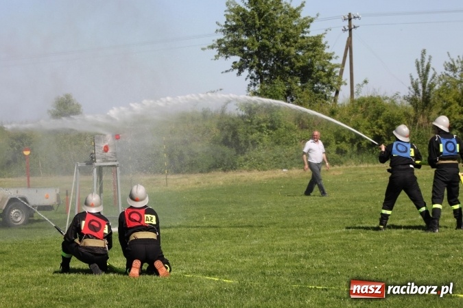 Zdjęcie w galerii na portalu naszraciborz.pl: Strażacy z Borucina mistrzami gminy Krzanowice w zawodach sportowo-pożarniczych. Trzy puchary dla Pietraszyna  wiadomości z regionu