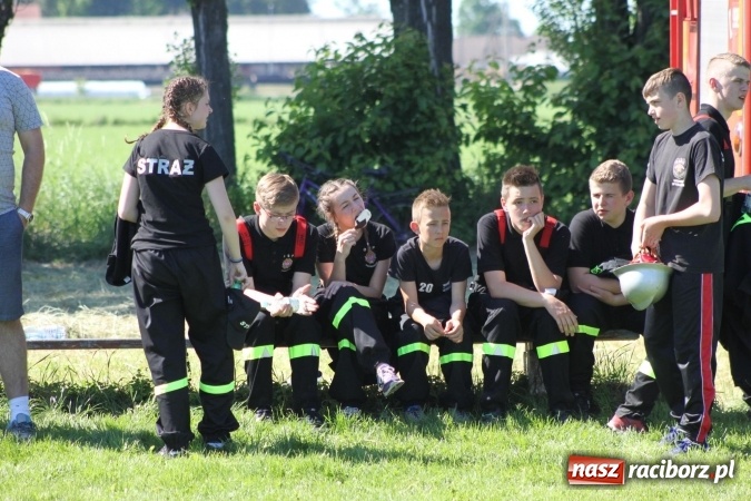 Zdjęcie w galerii na portalu naszraciborz.pl: Strażacy z Borucina mistrzami gminy Krzanowice w zawodach sportowo-pożarniczych. Trzy puchary dla Pietraszyna  wiadomości z regionu