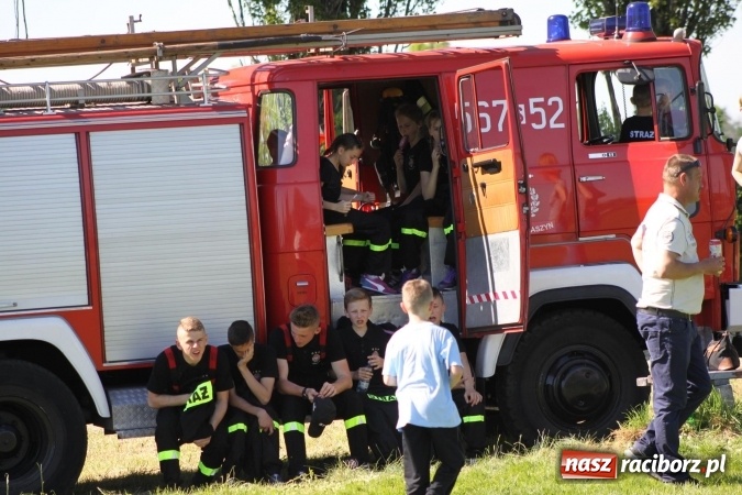 Zdjęcie w galerii na portalu naszraciborz.pl: Strażacy z Borucina mistrzami gminy Krzanowice w zawodach sportowo-pożarniczych. Trzy puchary dla Pietraszyna  wiadomości z regionu