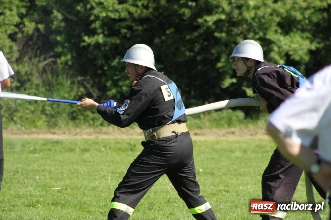 Zdjęcie w galerii na portalu naszraciborz.pl: Strażacy z Borucina mistrzami gminy Krzanowice w zawodach sportowo-pożarniczych. Trzy puchary dla Pietraszyna  wiadomości z regionu