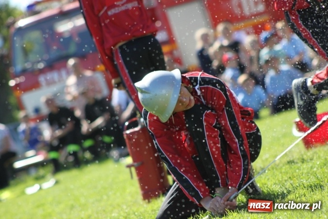 Zdjęcie w galerii na portalu naszraciborz.pl: Strażacy z Borucina mistrzami gminy Krzanowice w zawodach sportowo-pożarniczych. Trzy puchary dla Pietraszyna  wiadomości z regionu