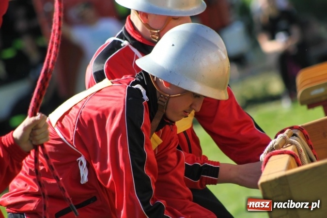 Zdjęcie w galerii na portalu naszraciborz.pl: Strażacy z Borucina mistrzami gminy Krzanowice w zawodach sportowo-pożarniczych. Trzy puchary dla Pietraszyna  wiadomości z regionu