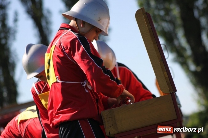 Zdjęcie w galerii na portalu naszraciborz.pl: Strażacy z Borucina mistrzami gminy Krzanowice w zawodach sportowo-pożarniczych. Trzy puchary dla Pietraszyna  wiadomości z regionu