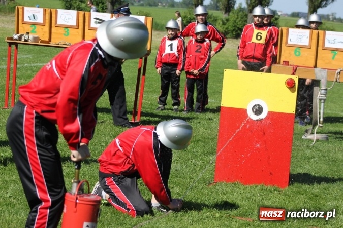 Zdjęcie w galerii na portalu naszraciborz.pl: Strażacy z Borucina mistrzami gminy Krzanowice w zawodach sportowo-pożarniczych. Trzy puchary dla Pietraszyna  wiadomości z regionu